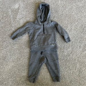BOYS GAP 1/4 ZIP GRAY HOODED SWEATSHIRT AND SWEATPANTS SET - SZ 12-18 M